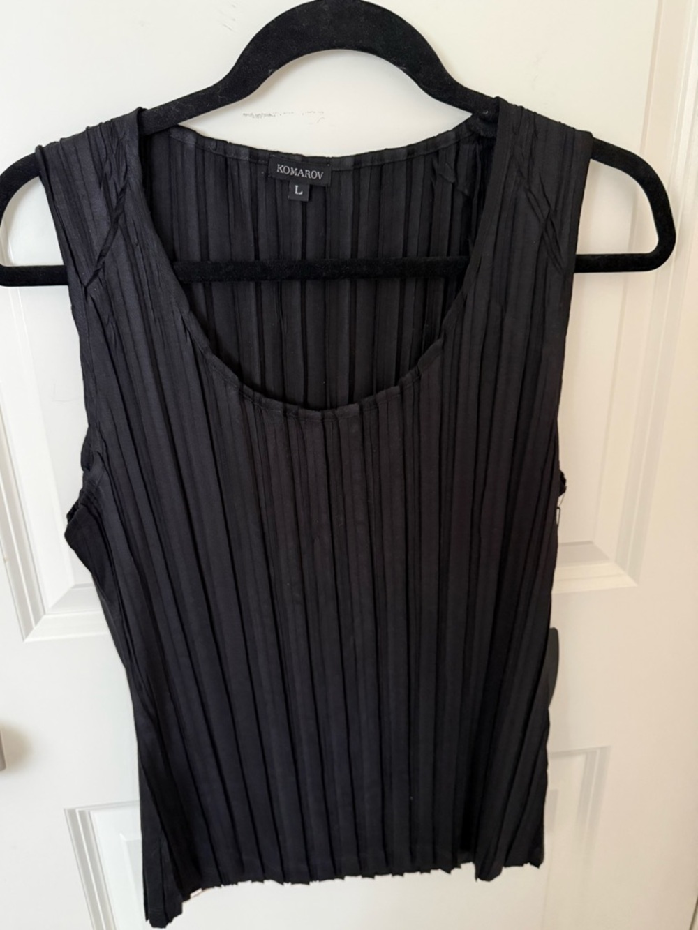 NWT Komarov Black Pleated Sleeveless Top Size L
